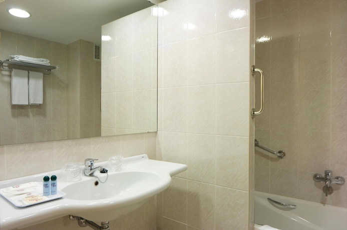 Imagen de la habitación del Hotel Condes De Haro. Foto 5