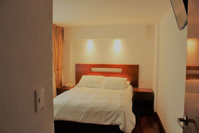 Imagen de la habitación del Hotel Condesa Suites. Foto 2