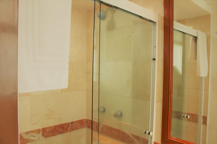 Imagen de la habitación del Hotel Condesa Suites. Foto 15