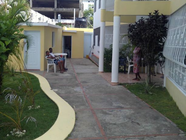 Imagen de los exteriores del Hotel Condo Carla. Foto 17