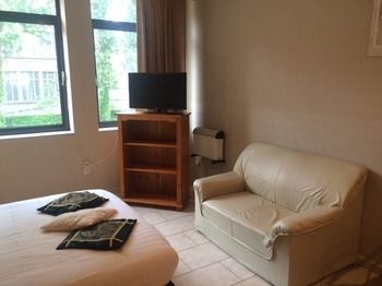 Imagen de la habitación del Hotel Condo Gardens Brussels. Foto 7