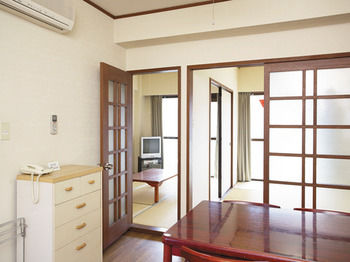 Imagen de la piscina del Hotel Condominium Garland Court Usami. Foto 13