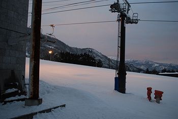 Imagen de los exteriores del Hotel Condominium Hakuba Goryu, Hakuba. Foto 6