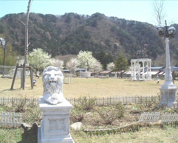 Imagen de los exteriores del Hotel Condominium Square Hills. Foto 14
