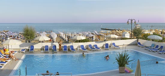 Imagen de la piscina del Hotel Condor, Lido Di Jesolo. Foto 18