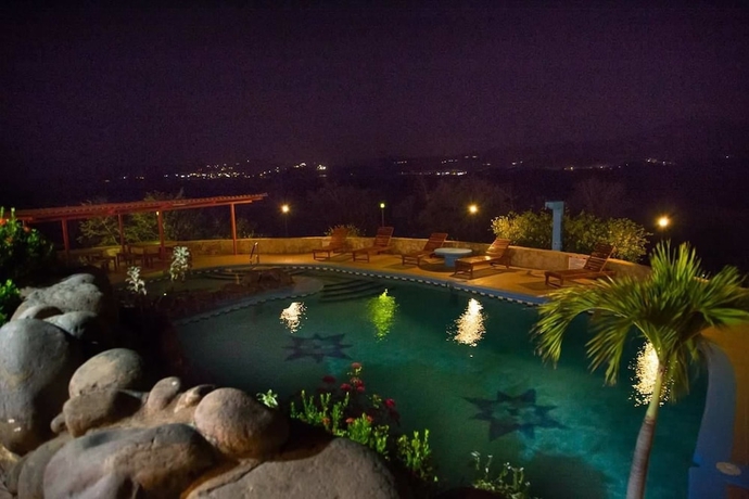 Imagen de la piscina del Hotel Condor Lodge. Foto 18