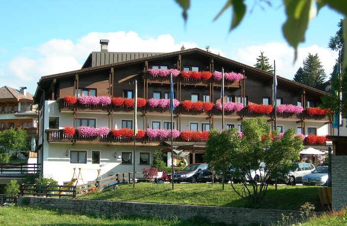 Imagen general del Hotel Condor, Pinei. Foto 1