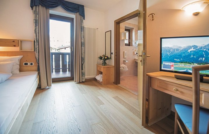 Imagen de la habitación del Hotel Condor, Pinei. Foto 16