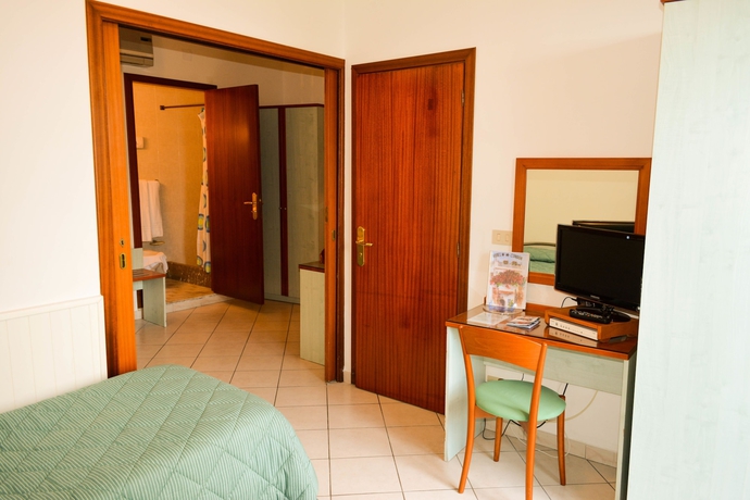 Imagen de la habitación del Hotel Condor, Spisone. Foto 16