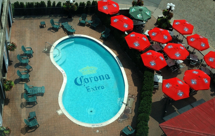 Imagen de la piscina del Hotel Confederation Place -. Foto 4