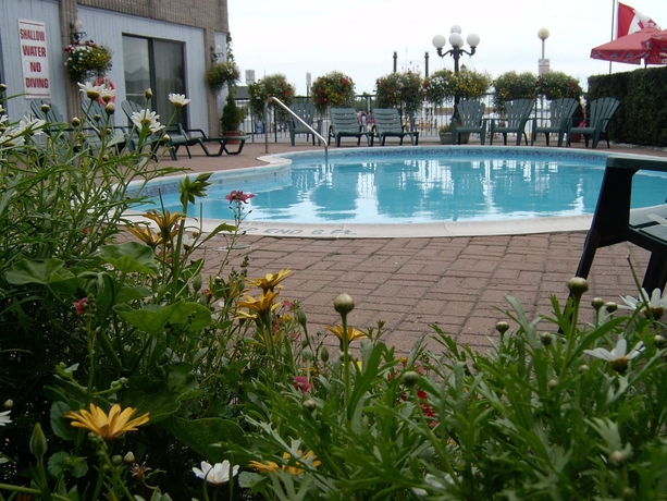 Imagen de la piscina del Hotel Confederation Place -. Foto 5
