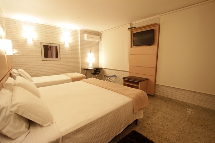 Imagen de la habitación del Hotel Confiance Centro Cívico. Foto 8