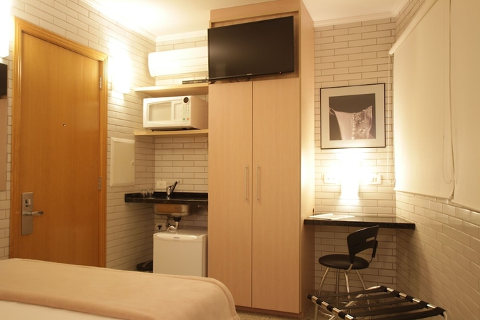 Imagen de la habitación del Hotel Confiance Centro Cívico. Foto 10