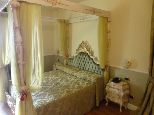 Imagen de la habitación del Hotel Confine. Foto 5