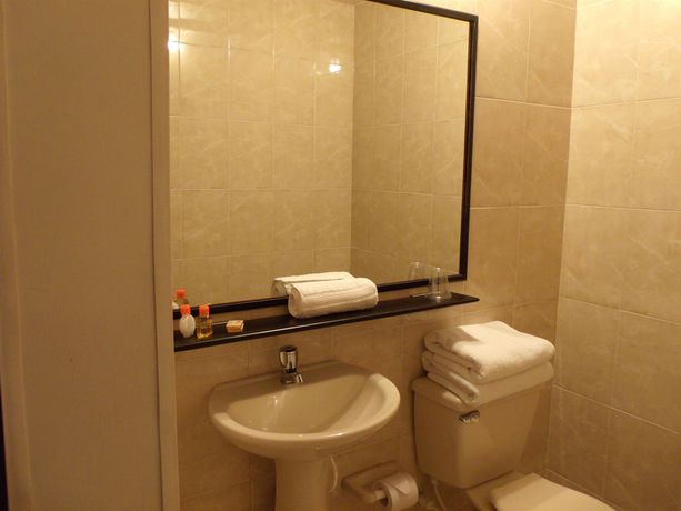 Imagen de la habitación del Hotel Confort Bogota. Foto 12