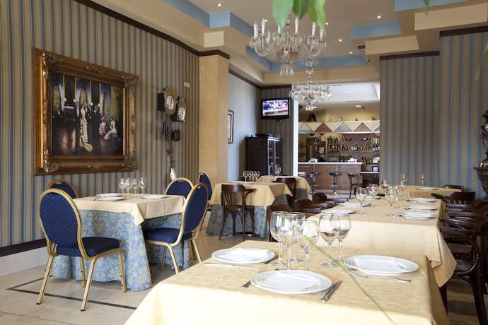 Imagen del bar/restaurante del Hotel Confort Braseros. Foto 2