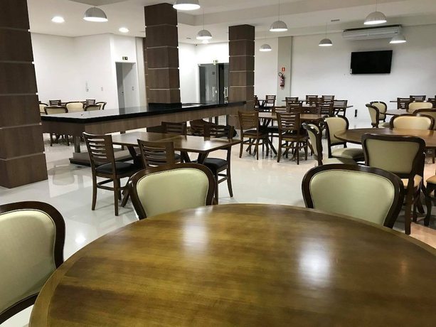 Imagen del bar/restaurante del Hotel Confort Fronteira. Foto 2