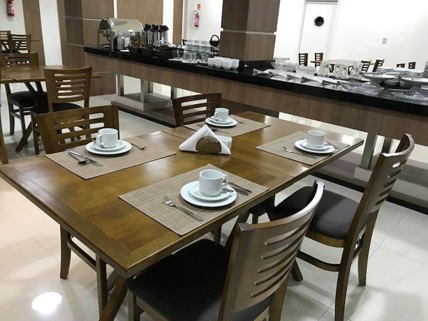 Imagen del bar/restaurante del Hotel Confort Fronteira. Foto 3