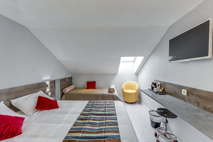 Imagen de la habitación del Hotel Confort H&ocirc;tel Thouars. Foto 3