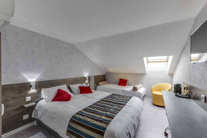 Imagen de la habitación del Hotel Confort H&ocirc;tel Thouars. Foto 4