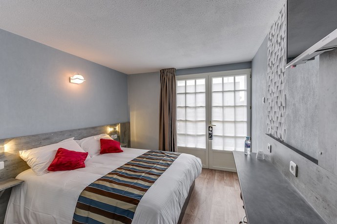 Imagen de la habitación del Hotel Confort H&ocirc;tel Thouars. Foto 5