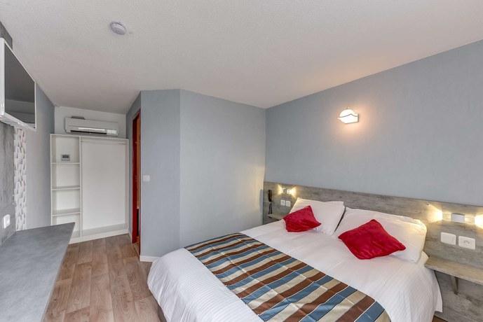 Imagen de la habitación del Hotel Confort H&ocirc;tel Thouars. Foto 7