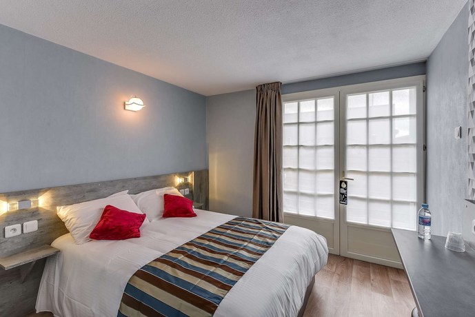 Imagen de la habitación del Hotel Confort H&ocirc;tel Thouars. Foto 8
