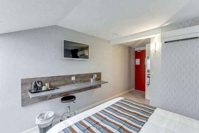 Imagen de la habitación del Hotel Confort H&ocirc;tel Thouars. Foto 13