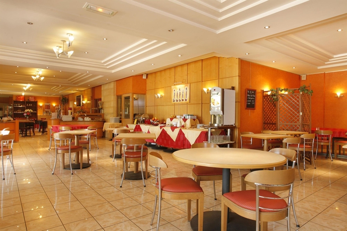 Imagen del bar/restaurante del Hotel Confort Le Moulin Rouge. Foto 5