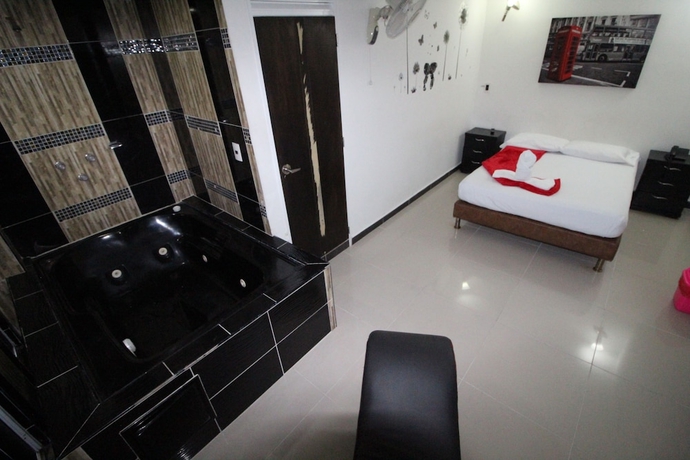 Imagen de la habitación del Hotel Confort Obelisk. Foto 15