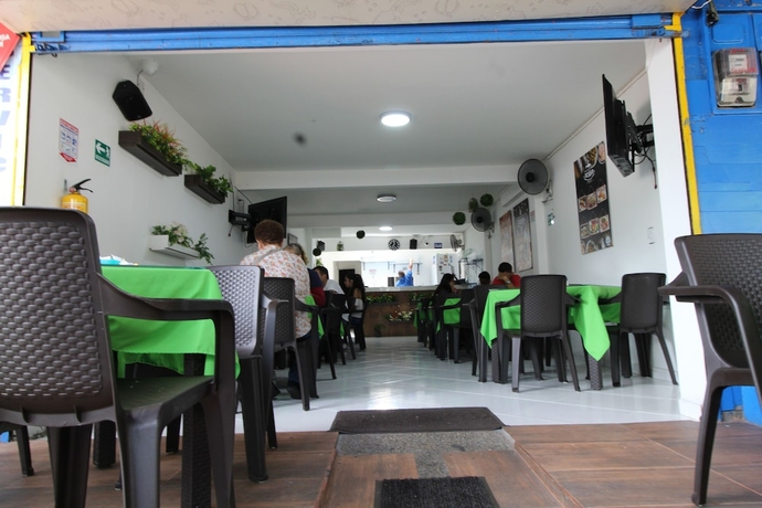 Imagen del bar/restaurante del Hotel Confort Obelisk. Foto 4