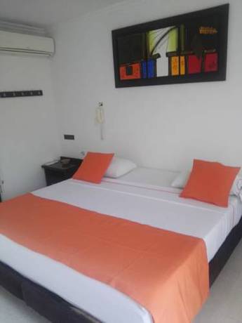 Imagen de la habitación del Hotel Confort Plaza. Foto 4