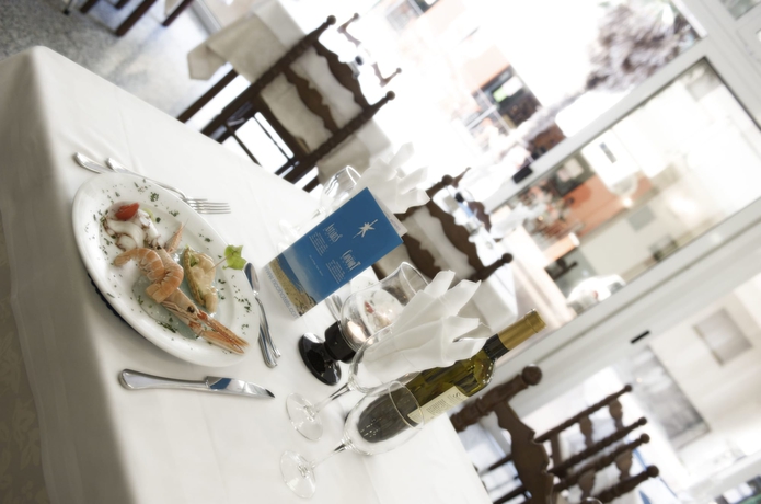 Imagen del bar/restaurante del Hotel Confort, Rimini. Foto 2