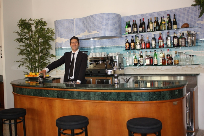 Imagen del bar/restaurante del Hotel Confort, Rimini. Foto 3