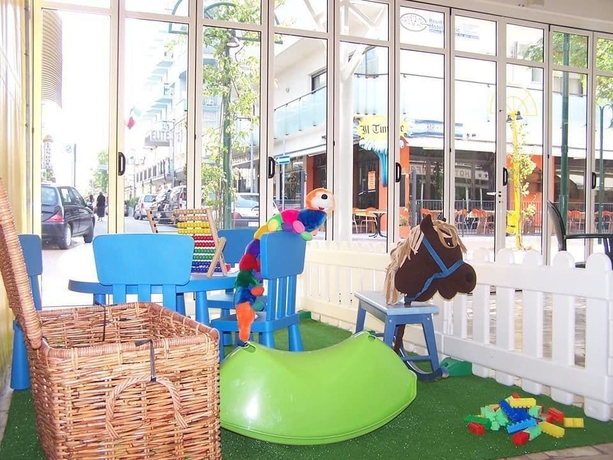 Imagen de los interiores del Hotel Confort, Rimini. Foto 19