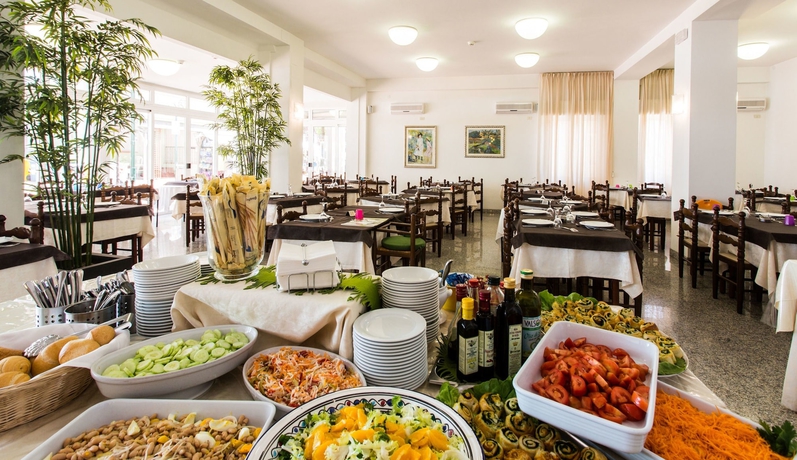 Imagen del bar/restaurante del Hotel Confort, Rimini. Foto 5