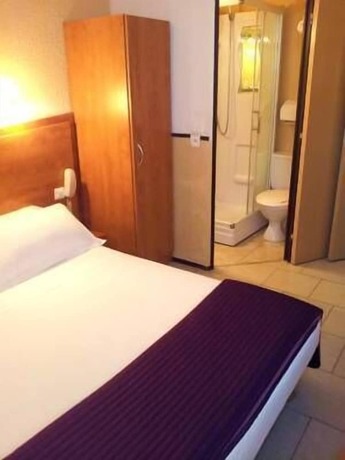 Imagen de la habitación del Hotel Confortel Avignon. Foto 15