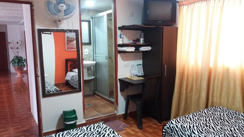 Imagen de la habitación del Hotel Confortel. Foto 16