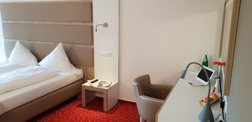 Imagen de la habitación del Hotel Confour. Foto 4