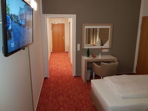 Imagen de la habitación del Hotel Confour. Foto 10