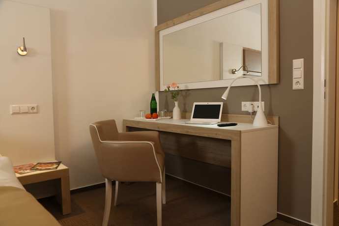 Imagen de la habitación del Hotel Confour. Foto 15