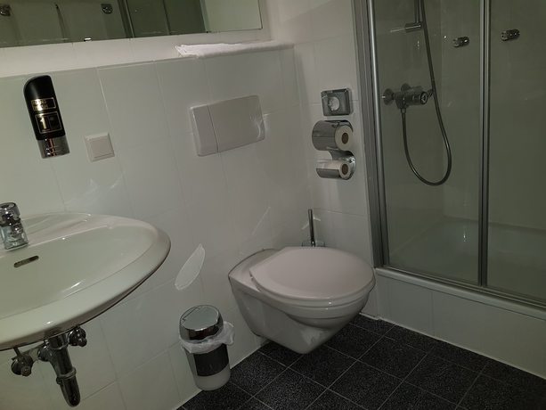 Imagen de la habitación del Hotel Confour. Foto 16