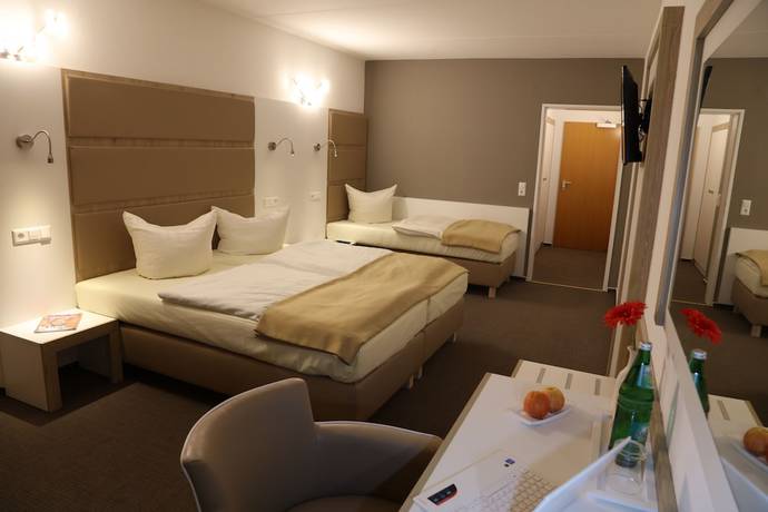 Imagen de la habitación del Hotel Confour. Foto 18