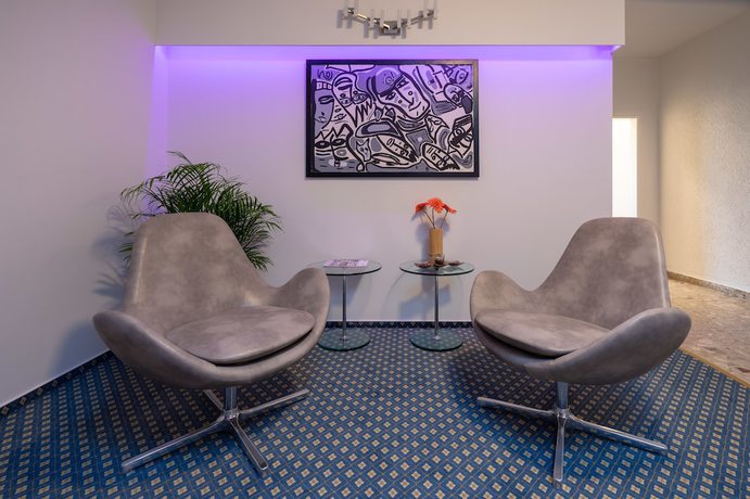 Imagen de los interiores del Hotel Confour. Foto 20
