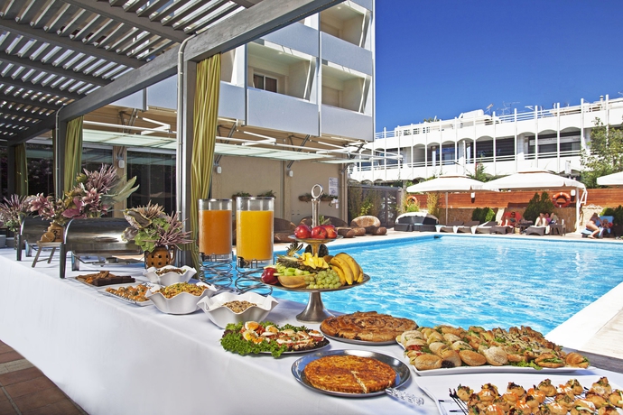 Imagen de la piscina del Hotel Congo Palace. Foto 15