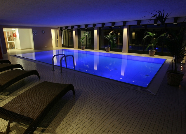 Imagen de la piscina del Hotel Congress Am Stadtpark. Foto 15