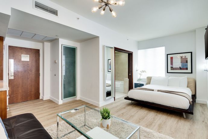 Imagen de la habitación del Hotel Congress Suites at the Strand. Foto 2