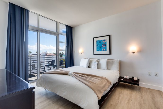 Imagen de la habitación del Hotel Congress Suites at the Strand. Foto 6