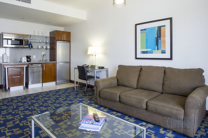 Imagen de la habitación del Hotel Congress Suites at the Strand. Foto 7