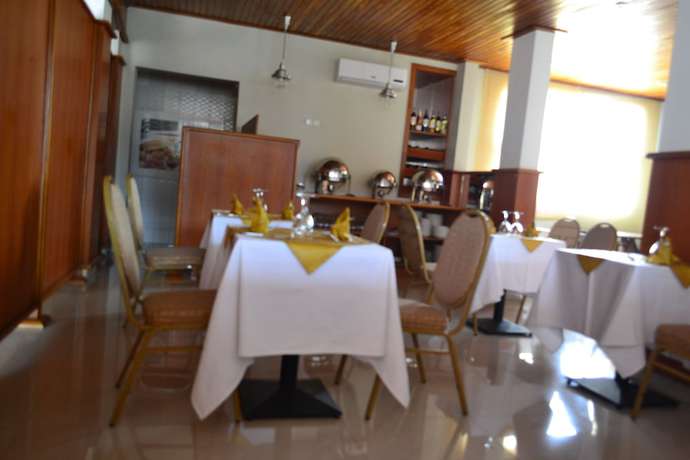 Imagen del bar/restaurante del Hotel Congress, Yaound&eacute;. Foto 5